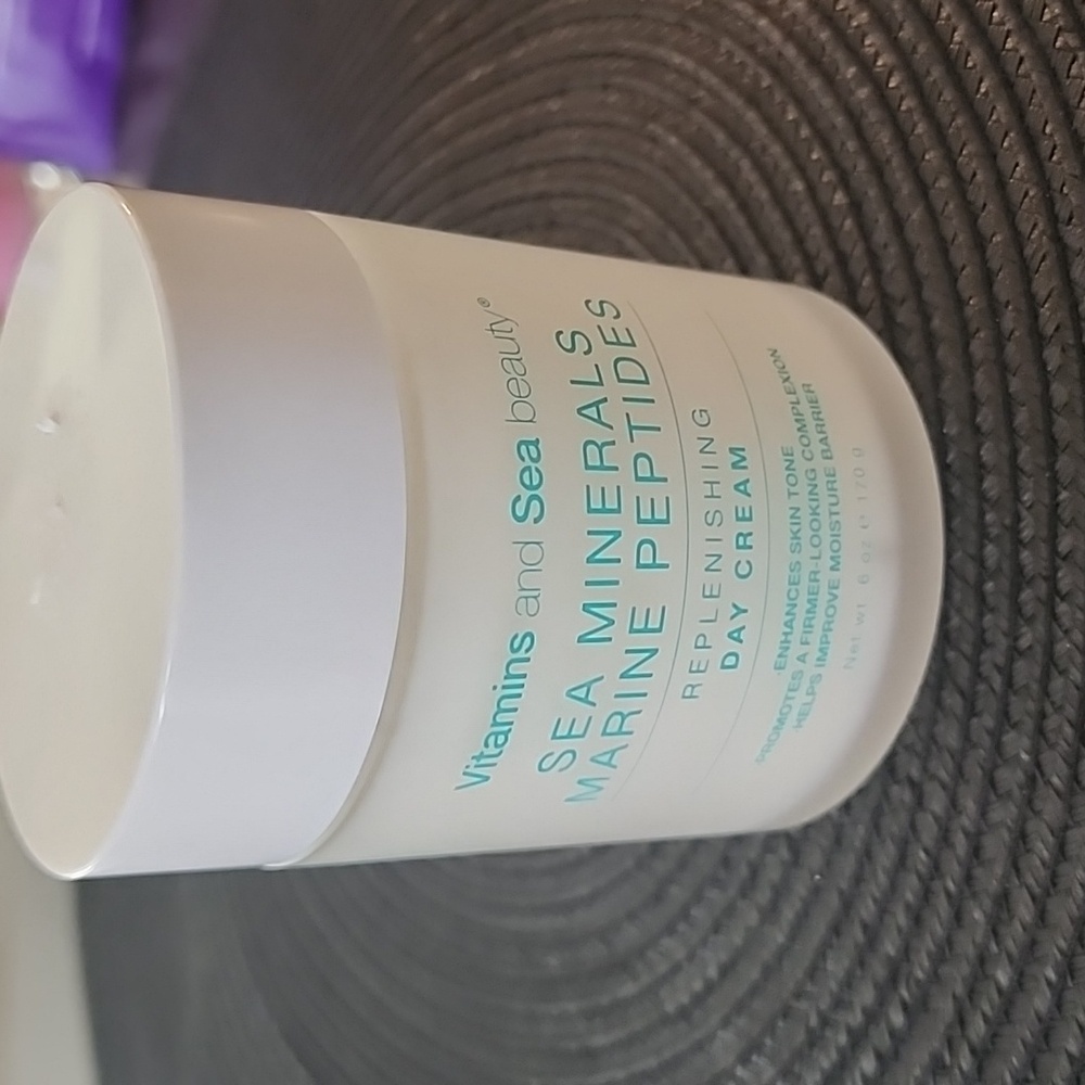 Vitamins and Sea Beauty Replenishing Day Cream